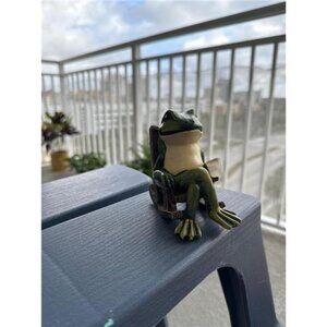Whimsical Solar Frog Statue